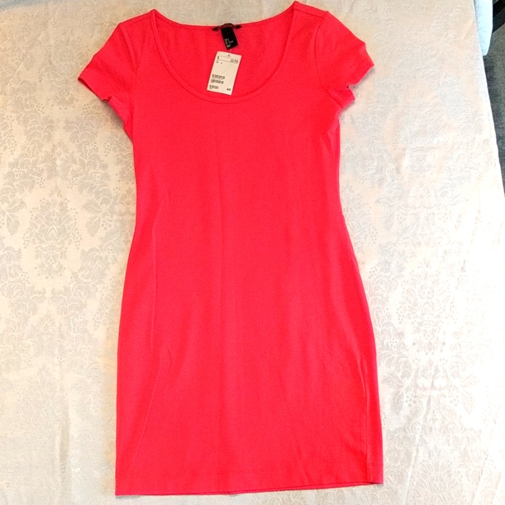 NWT, H&M form fitting Red Dress, Size: S